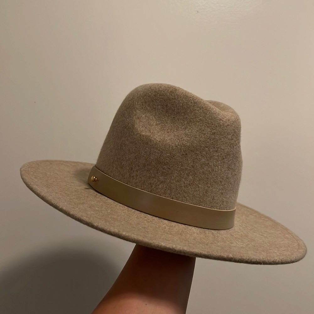 TAN LACK OF COLOR HAT - SIZE SMALL